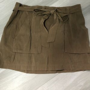 Green mini utility style pocket skirt size L